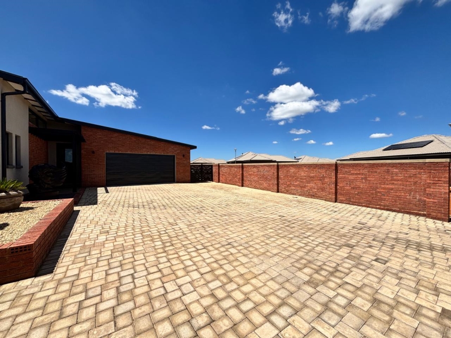 3 Bedroom Property for Sale in Van Der Hoff Park North West